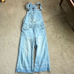 Size M kids Gap Overalls